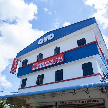 Oyo 89487 Space Hotel Κλουάνγκ Εξωτερικό φωτογραφία