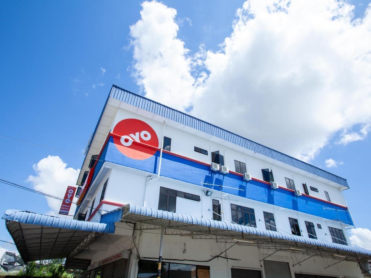 Oyo 89487 Space Hotel Κλουάνγκ Εξωτερικό φωτογραφία